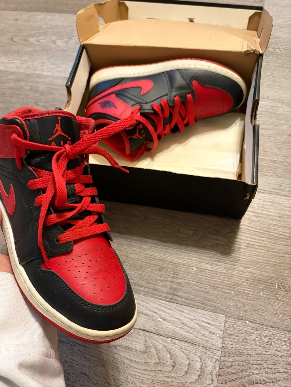 Air Jordan 1 Mid GS “Alternate Bred” (2022) | Kids Size 4Y ❤️🖤